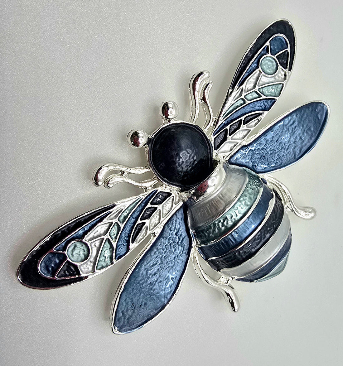 Busy Bee Magnetic brooch