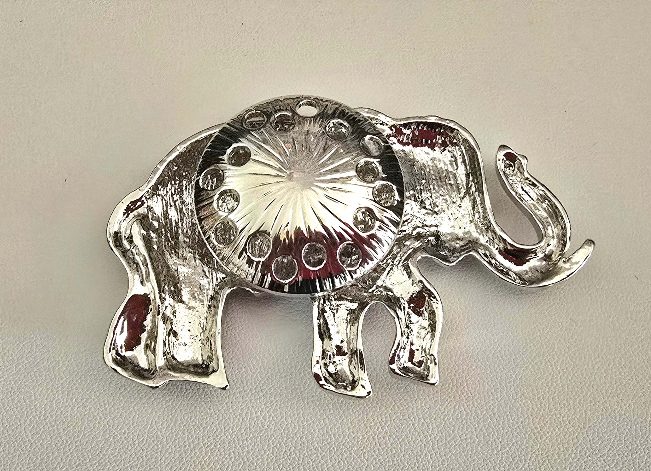 Beautiful Elephant Magnetic Brooch