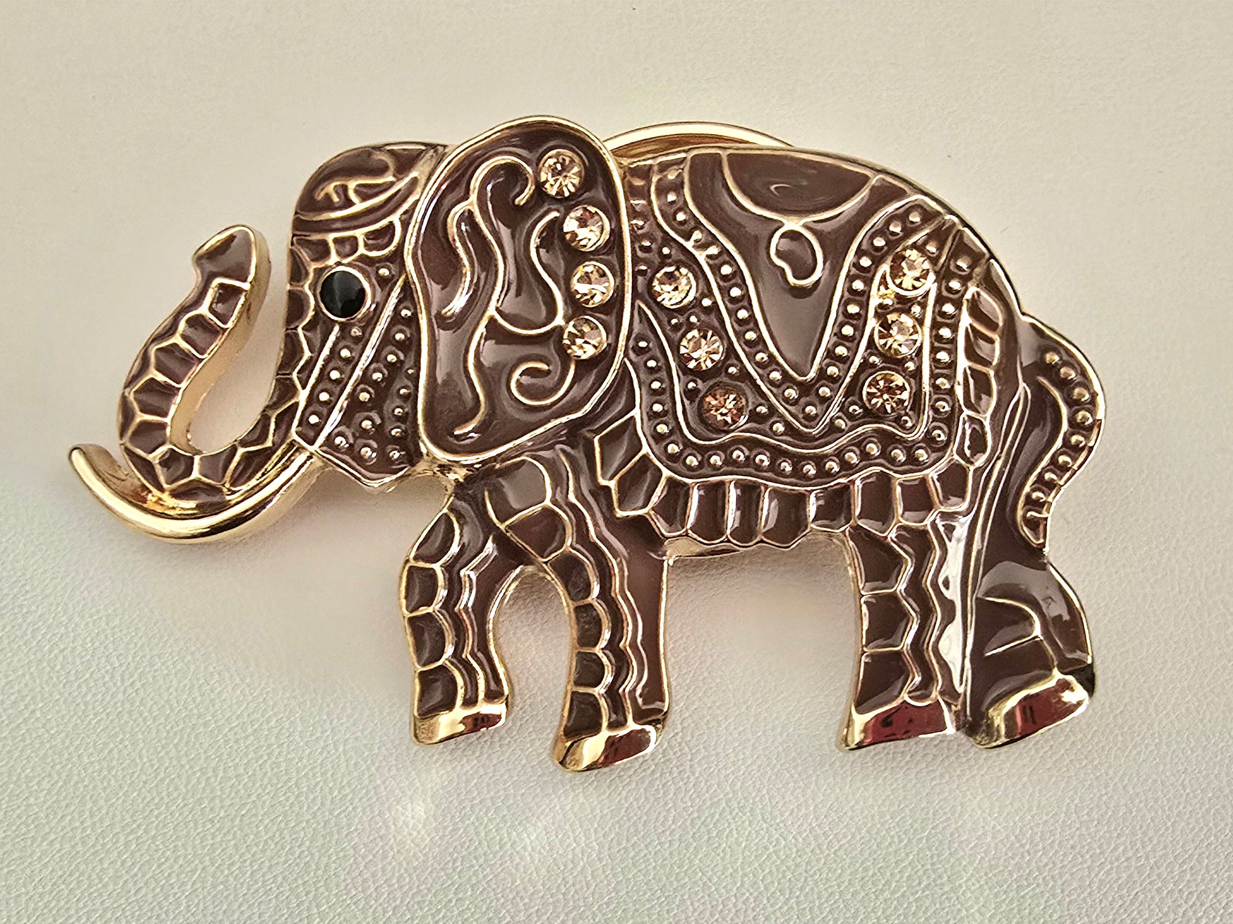 Beautiful Elephant Magnetic Brooch