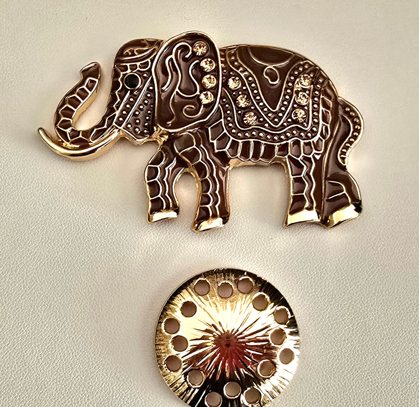 Beautiful Elephant Magnetic Brooch