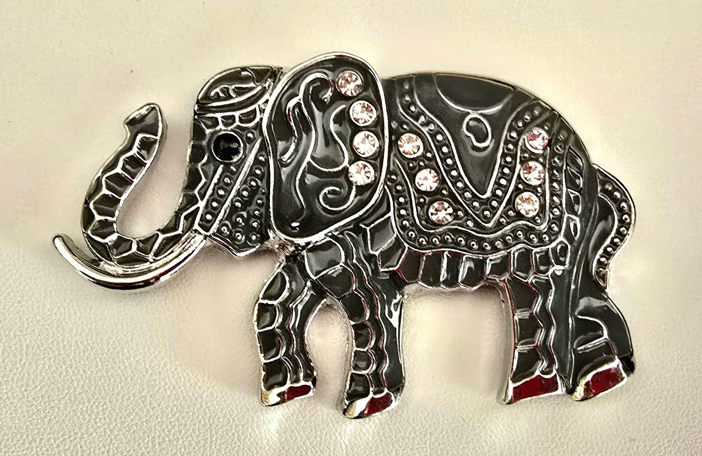 Beautiful Elephant Magnetic Brooch