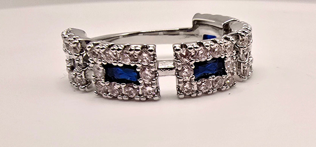 Anniversary Ring / Geometric Halo Band